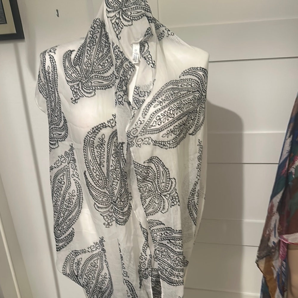 Gap White & Black Lightweight Paisley Infinity Scarf